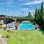 Tuende Nene Apartment Zanka