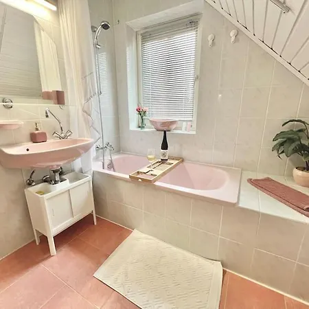Tuende Nene Apartment Zanka